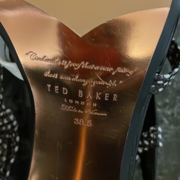 Ted Baker London Theanaa Sandals - Picture 4 of 6